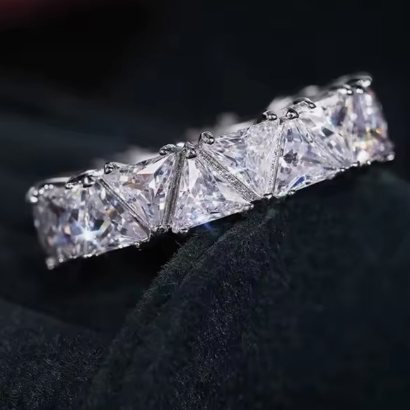 18k 6ct Trillion Eternity Band - Picture 4 of 16